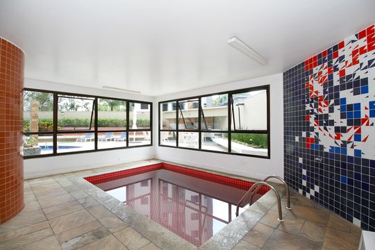 Área Comum - Piscina Coberta de apartamento para alugar com 1 quarto, 116m² em Pinheiros, São Paulo