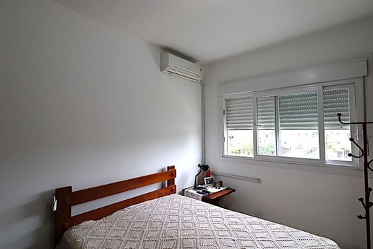 Suíte  de apartamento à venda com 2 quartos, 60m² em São Sebastião, Porto Alegre