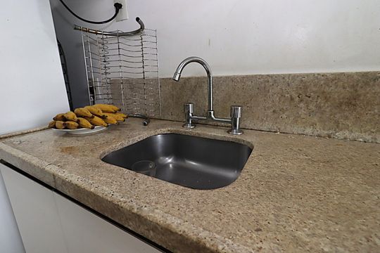 Cozinha   de apartamento à venda com 2 quartos, 60m² em São Sebastião, Porto Alegre