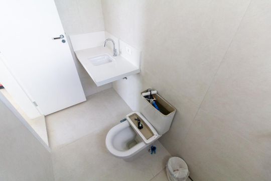 Banheiro de apartamento à venda com 3 quartos, 64m² em Vila Carrão, São Paulo