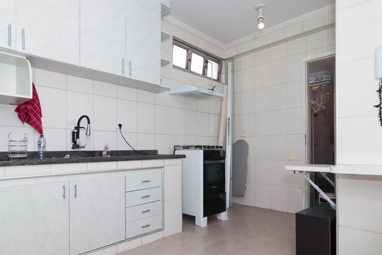 Cozinha de apartamento à venda com 2 quartos, 80m² em Água Branca, São Paulo