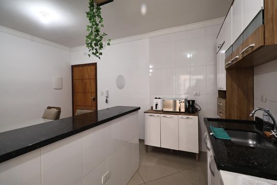 Cozinha  de apartamento à venda com 2 quartos, 64m² em Pinheirinho, Santo André
