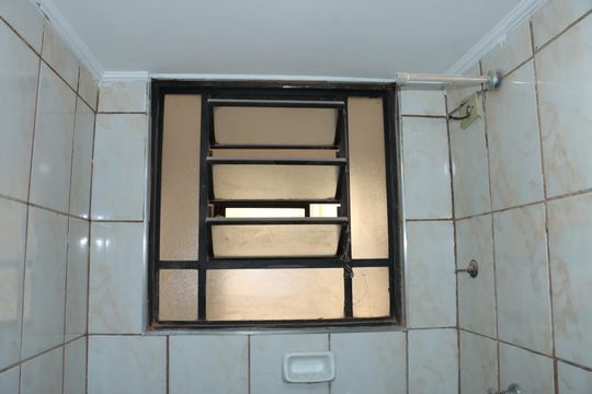 Banheiro de apartamento para alugar com 2 quartos, 47m² em Parque Jane, Embu das Artes