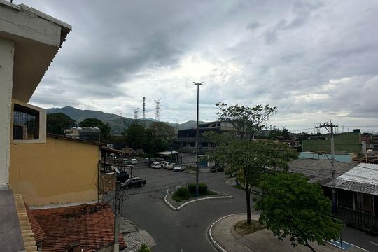 Area externa de casa para alugar com 3 quartos, 100m² em Centro, Mesquita