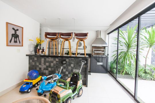 Cozinha Gourmet de casa de condomínio para alugar com 4 quartos, 310m² em Jardim Karaíba, Uberlândia
