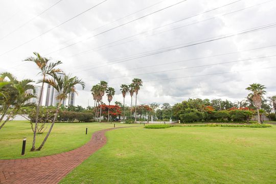 Área Comum - Jardim de casa de condomínio para alugar com 4 quartos, 310m² em Jardim Karaíba, Uberlândia