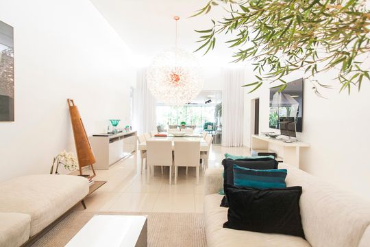 Sala de casa de condomínio para alugar com 4 quartos, 310m² em Jardim Karaíba, Uberlândia