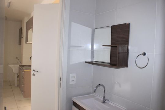 Banheiro de apartamento à venda com 2 quartos, 37m² em Vila Flora, Guarulhos