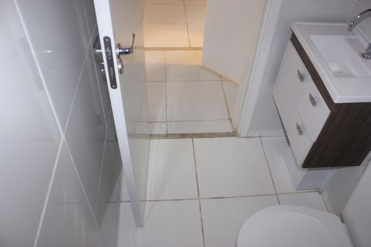 Banheiro de apartamento à venda com 2 quartos, 37m² em Vila Flora, Guarulhos