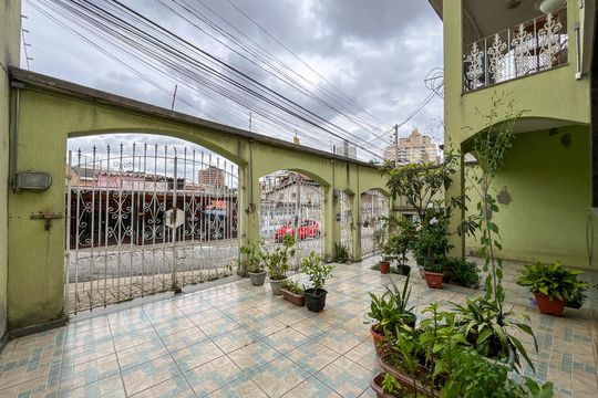 Garagem de casa à venda com 5 quartos, 185m² em Vila Cruz das Almas, São Paulo