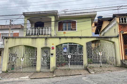 Fachada de casa à venda com 5 quartos, 185m² em Vila Cruz das Almas, São Paulo