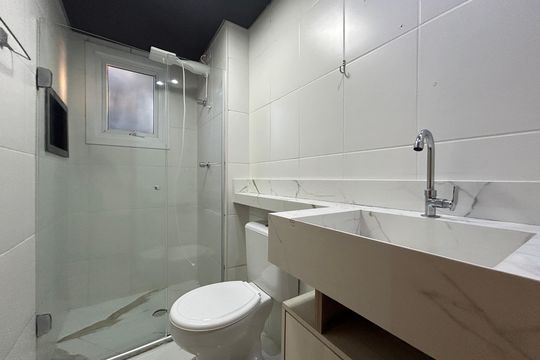 Banheiro de apartamento à venda com 2 quartos, 72m² em Rondônia, Novo Hamburgo