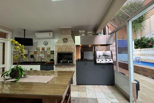 Casa à venda com 5 quartos, 380m² em Residencial Tres (Alphaville), Santana de Parnaíba