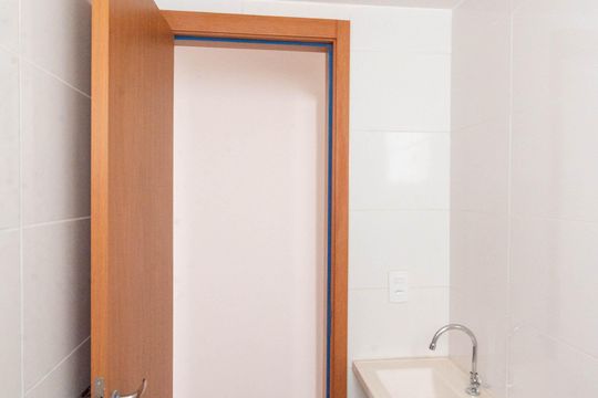 Banheiro Social de apartamento à venda com 2 quartos, 45m² em Vila Satúrnia, Campinas