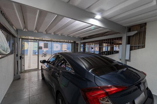 Garagem de casa à venda com 4 quartos, 200m² em Vila Brasil, São Paulo