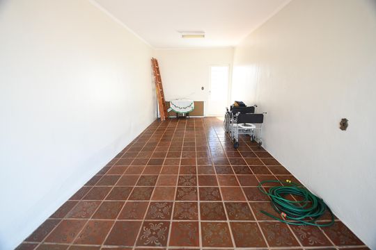 Garagem de casa à venda com 2 quartos, 144m² em Vila Santa Isabel, Campinas