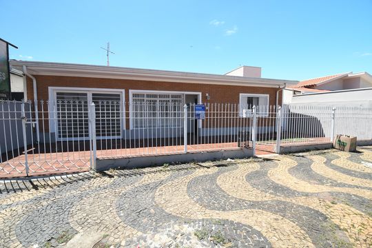 Fachada / Placa de casa à venda com 2 quartos, 144m² em Vila Santa Isabel, Campinas