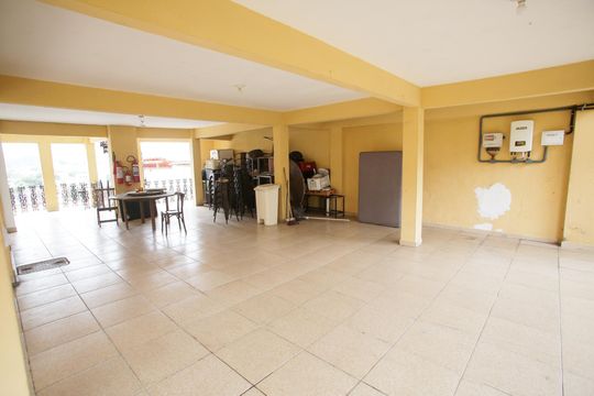 Garagem de casa à venda com 6 quartos, 700m² em Taquara, Rio de Janeiro