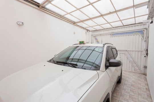 Garagem de casa à venda com 3 quartos, 120m² em Santo Amaro, São Paulo