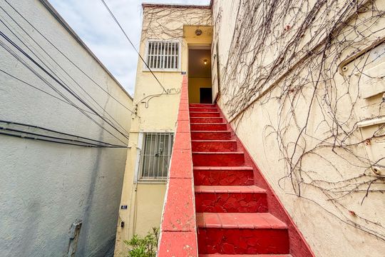 Fachada de casa à venda com 4 quartos, 240m² em Vila Mariana, São Paulo