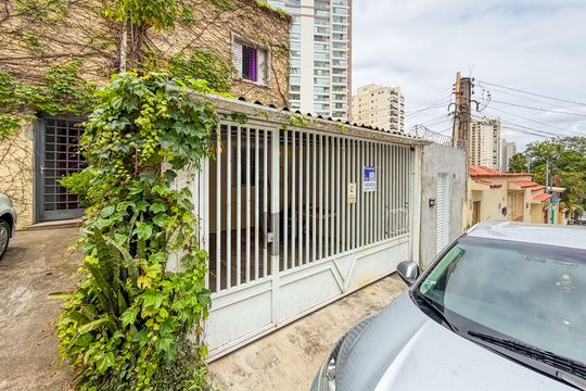 Fachada de casa à venda com 4 quartos, 240m² em Vila Mariana, São Paulo