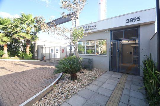 Fachada e portaria de apartamento à venda com 2 quartos, 45m² em Estância Velha, Canoas