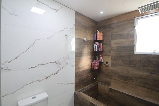 Banheiro de apartamento à venda com 2 quartos, 45m² em Estância Velha, Canoas
