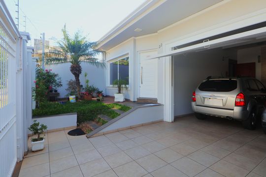 Área externa de casa à venda com 3 quartos, 230m² em Estância Velha, Canoas