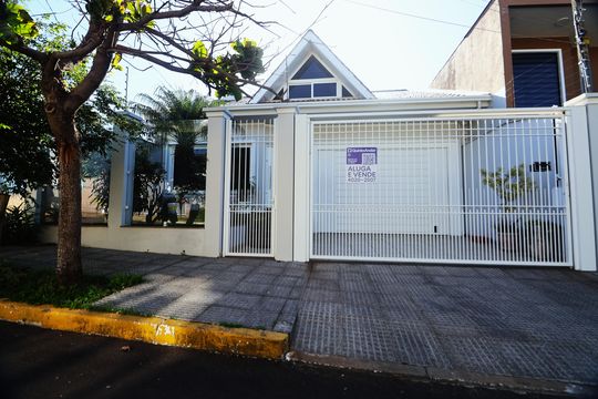 Fachada de casa à venda com 3 quartos, 230m² em Estância Velha, Canoas