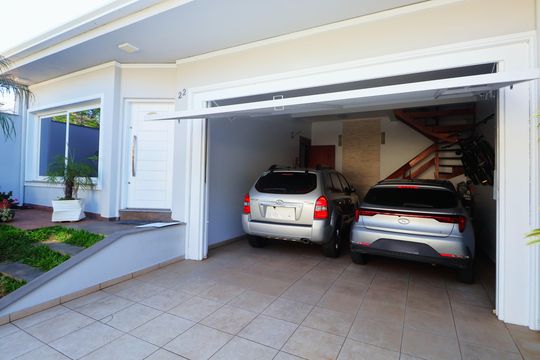 Área externa de casa à venda com 3 quartos, 230m² em Estância Velha, Canoas