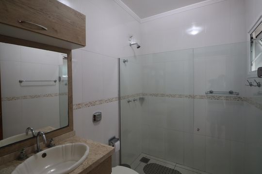 Banheiro de casa à venda com 3 quartos, 230m² em Estância Velha, Canoas