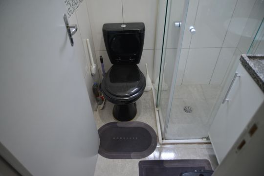 Banheiro Social de apartamento à venda com 2 quartos, 80m² em Vila Valparaíso, Santo André