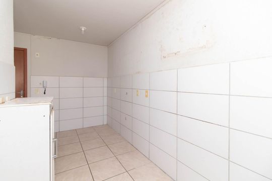 Cozinha de apartamento para alugar com 2 quartos, 50m² em Chapéu do Sol, Porto Alegre