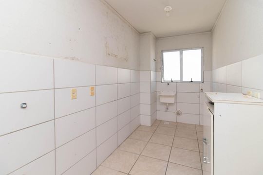 Cozinha de apartamento para alugar com 2 quartos, 50m² em Chapéu do Sol, Porto Alegre