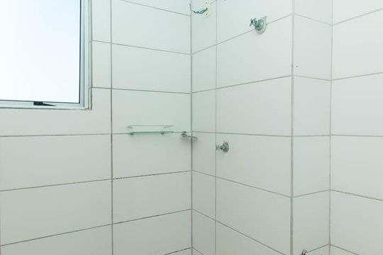Banheiro de apartamento para alugar com 2 quartos, 50m² em Chapéu do Sol, Porto Alegre