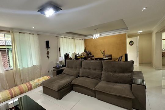 Sala de casa de condomínio à venda com 4 quartos, 450m² em Vargem Grande, Rio de Janeiro