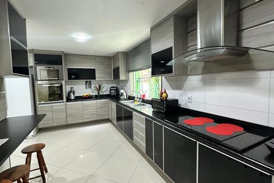 Cozinha de casa de condomínio à venda com 4 quartos, 450m² em Vargem Grande, Rio de Janeiro