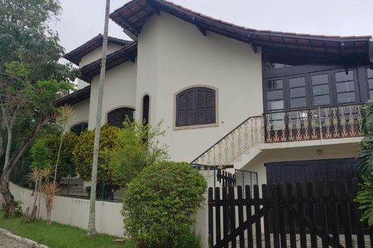 Casa à venda com 4 quartos, 200m² em Matapaca, Niterói