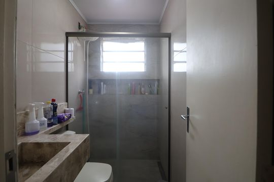Banheiro de apartamento à venda com 2 quartos, 70m² em Centro, Canoas