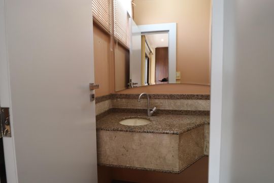 Lavabo de apartamento para alugar com 5 quartos, 506m² em Santa Mônica, Uberlândia