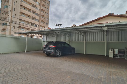Garagem de apartamento para alugar com 5 quartos, 506m² em Santa Mônica, Uberlândia