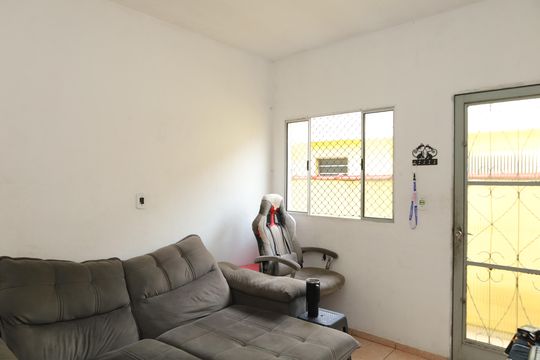 Casa à venda com 1 quarto, 340m² em Vila Carmosina, São Paulo