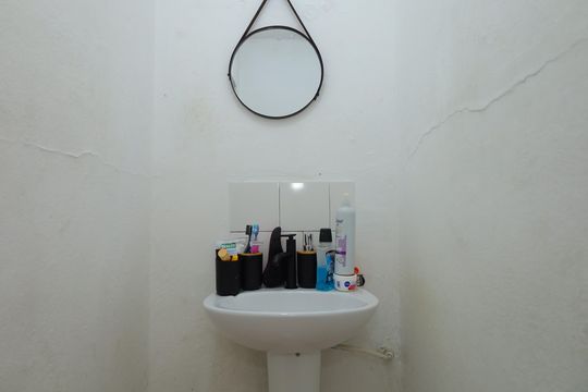 Banheiro Social de casa à venda com 1 quarto, 340m² em Vila Carmosina, São Paulo