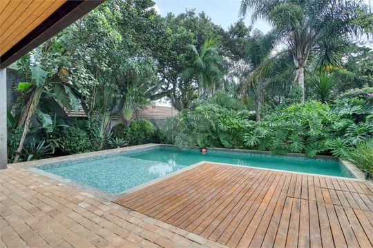 Casa à venda com 5 quartos, 600m² em Santo Amaro, São Paulo