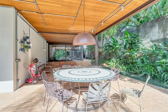 Casa à venda com 5 quartos, 600m² em Santo Amaro, São Paulo