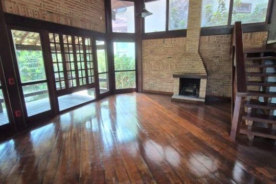 Casa à venda com 3 quartos, 326m² em Pendotiba, Niterói