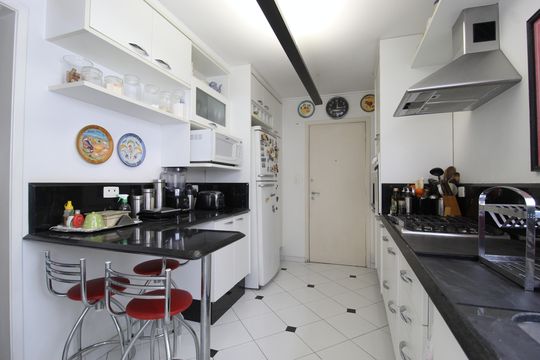 Cozinha de apartamento à venda com 2 quartos, 99m² em Vila Uberabinha, São Paulo