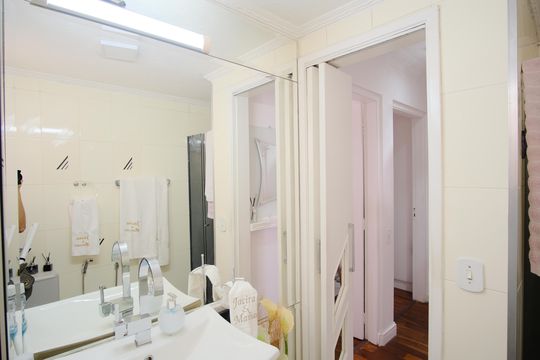 Banheiro de apartamento à venda com 2 quartos, 60m² em Vila Carrão, São Paulo