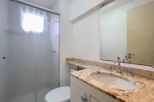 Banheiro de kitnet/studio à venda com 1 quarto, 28m² em Cambuci, São Paulo