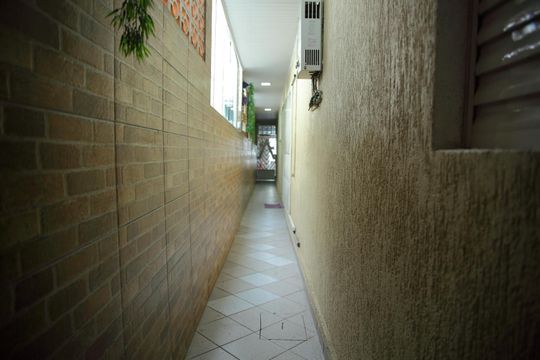 Corredor Lateral  de casa à venda com 2 quartos, 250m² em Jardim Colonial, São Bernardo do Campo
